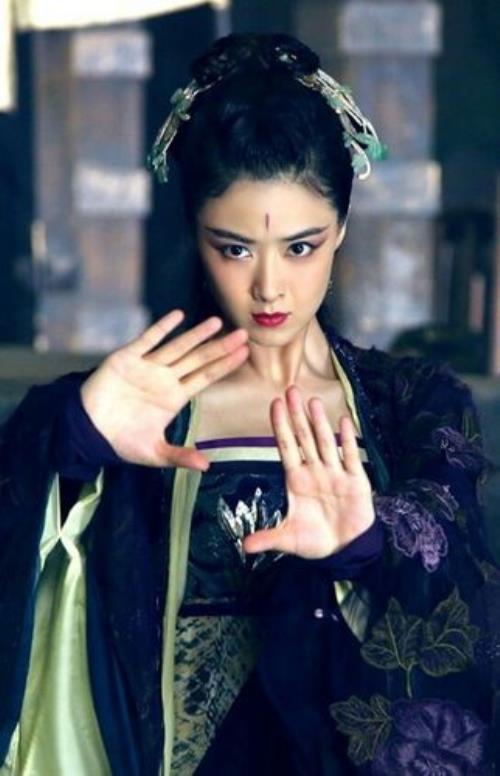 蒋欣演的深紫薰是蓝羽灰澜风吗花千骨里