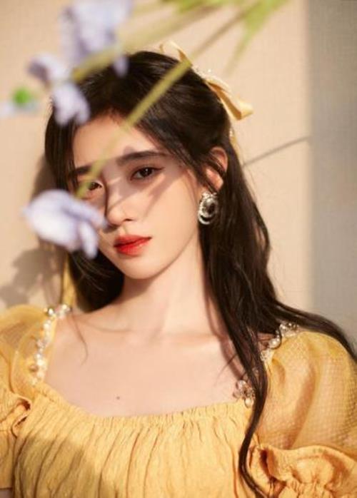 鞠婧祎几线艺人