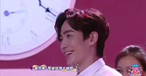 朱一龙喜欢谁就盯着谁看