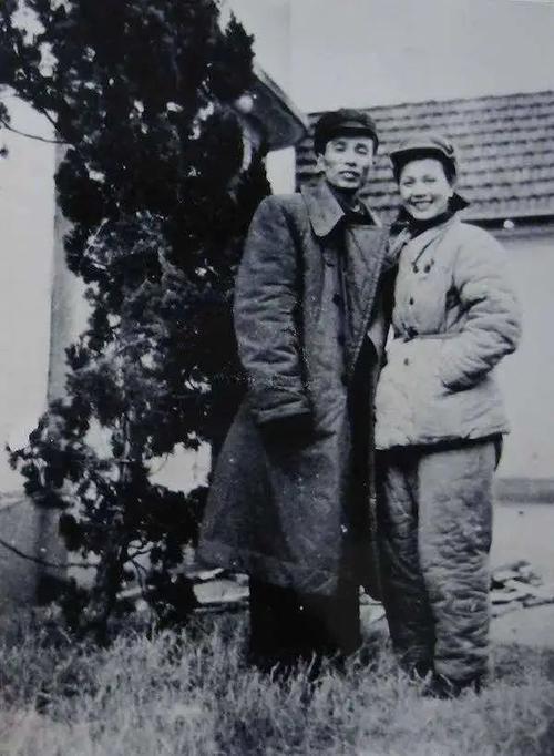 戴戎光的两个弟弟