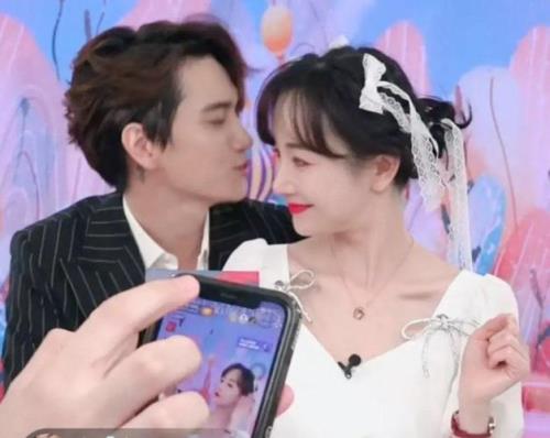 张檬小五夫妇直播间怎么进