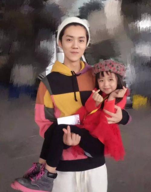 鹿晗有儿子吗