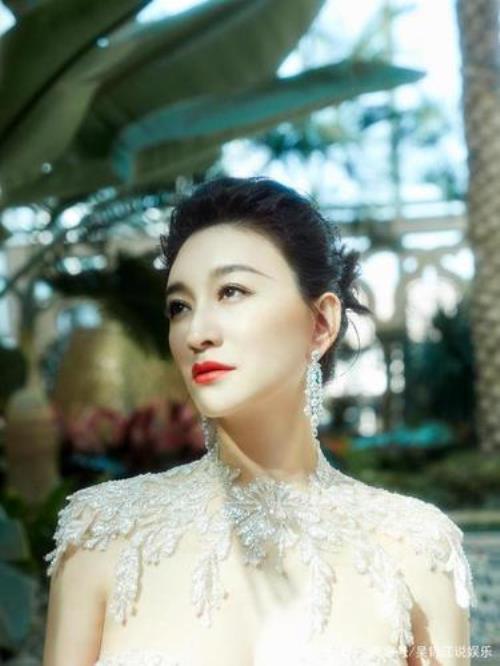 李小冉漂亮吗多大了身高多少