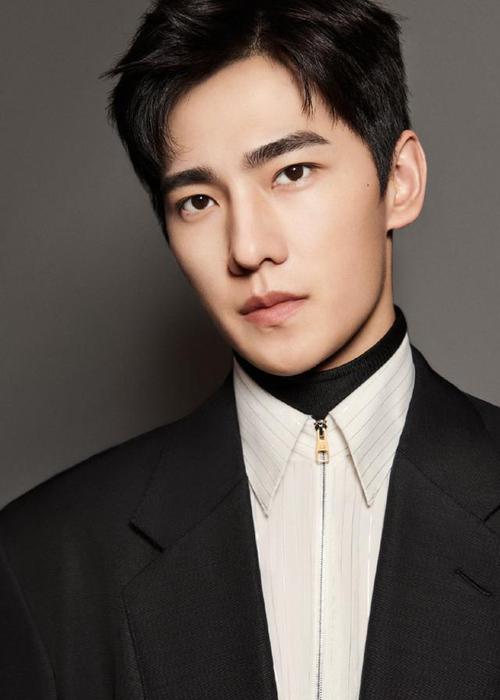 为什么杨洋是方脸却不显方