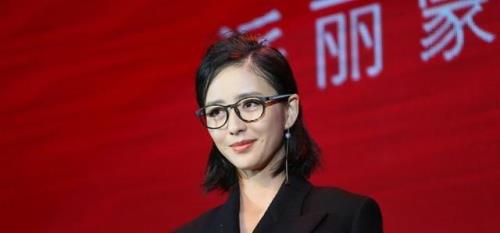 佟丽娅近视眼么