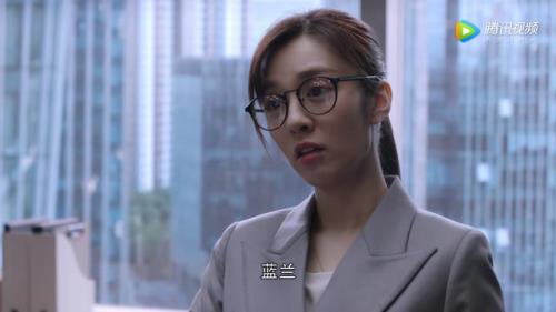 精英律师里杨超越的扮演者是谁