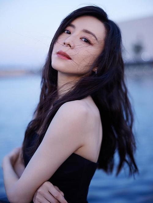 张静初是谁!多大
