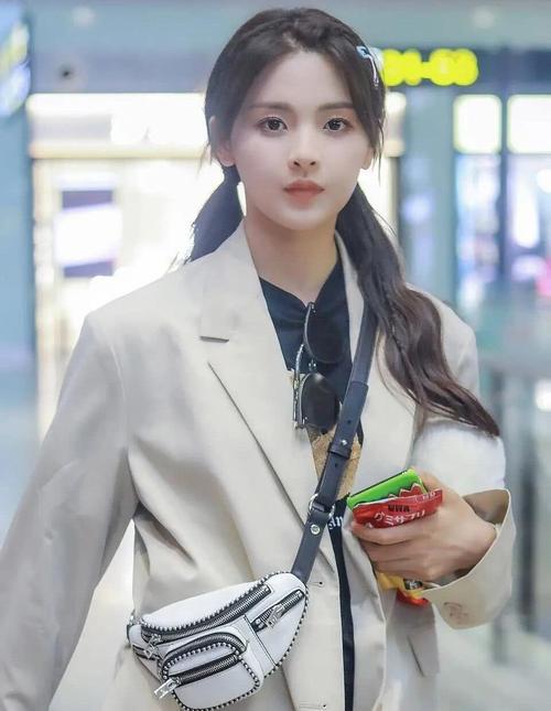 杨超越是she组合的吗