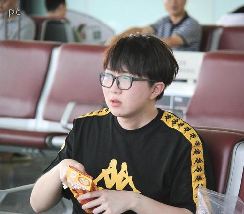 毛不易代言过哪些零食