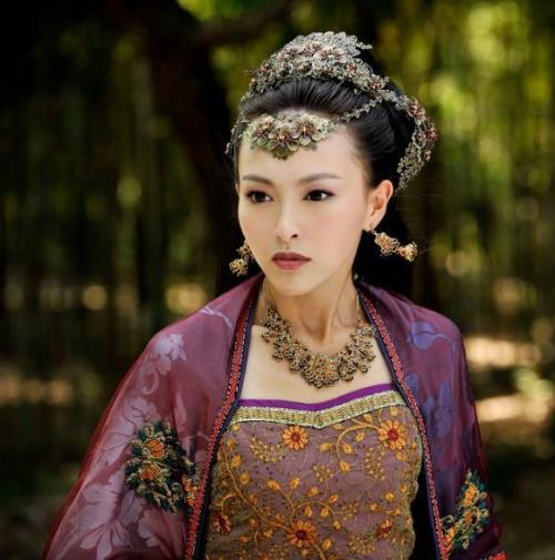 看了轩辕剑发现唐嫣额头上有条浅浅的疤，有没有