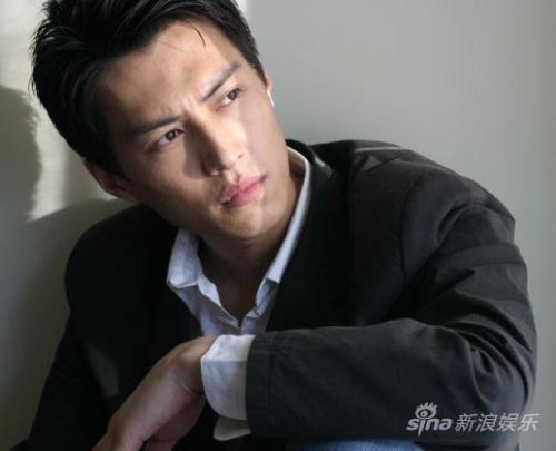 许魏洲和靳东什么关系