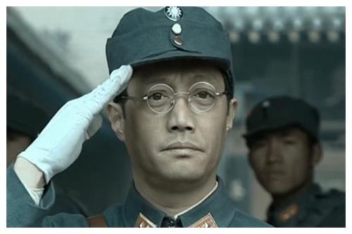 建军大业敬礼的小男孩是李云龙吗