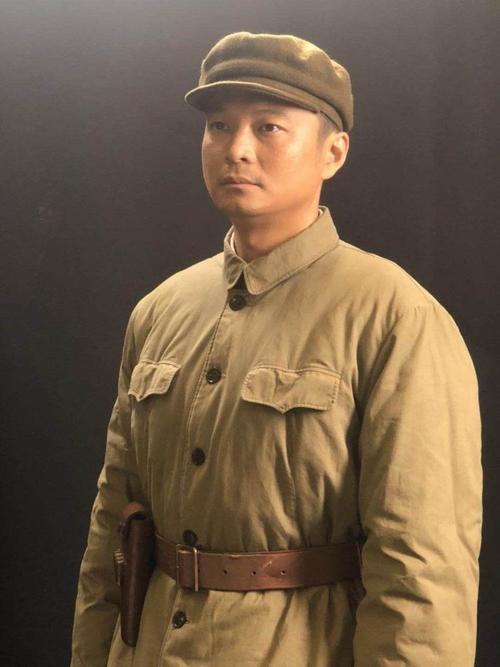 黄志忠在跨过鸭绿江中演什么