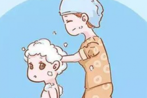 如何给顽皮的宝宝洗澡、给宝宝洗澡的注意事项