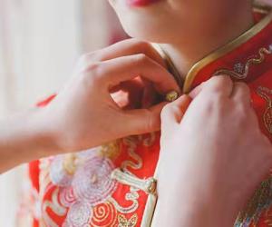 在女儿订婚宴上的祝福语怎么说呢，妈妈在结婚典礼上祝福女儿的话