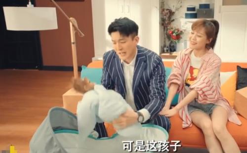爱情公寓5第一集，子乔在厕所，和4个扑克脸女生舞蹈，镜里镜外是怎么拍的