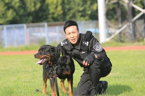 于和伟演警花与警犬的时候多大