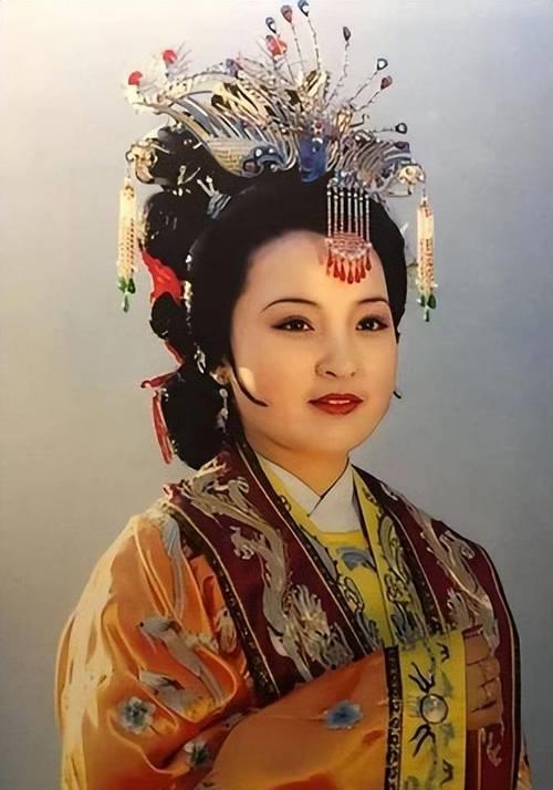 贾元春是皇帝的非子还是三宫娘娘