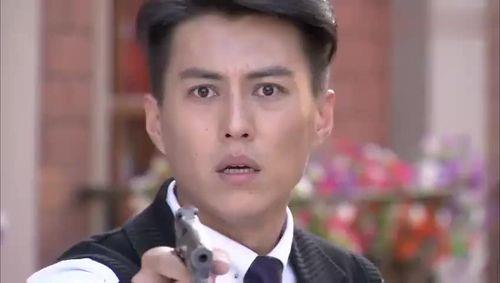箭在弦上，中，荣石，手上为什么戴着戒指
