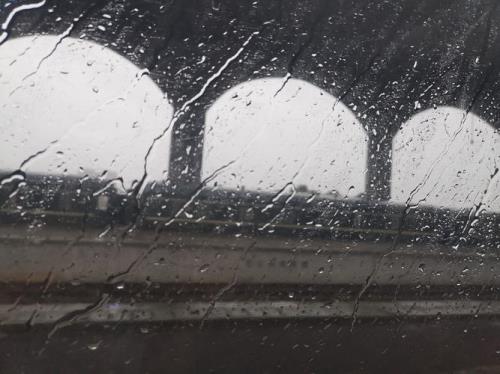雨声嘀嗒还是滴答