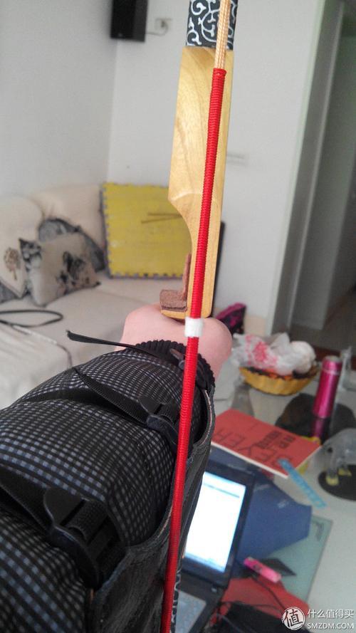 启蒙问题，为什么弓箭搭箭的位置在左边