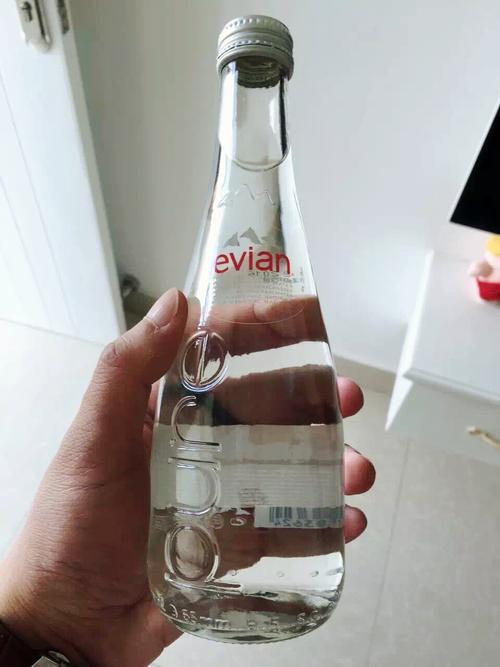 依云矿泉水为什么贵