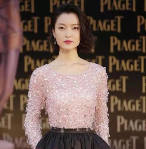 杜鹃作为一代超模，如何评价她在电影《港囧》里面扮演的杨伊