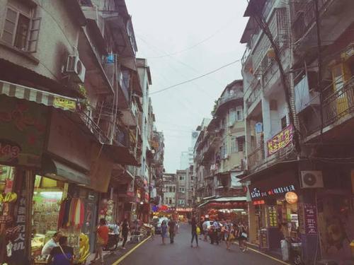 阁巷的意思