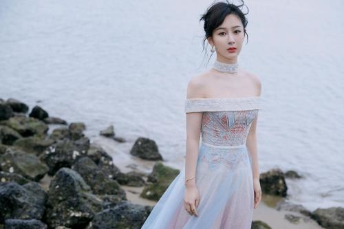 杨紫参加2022芭莎慈善夜吗