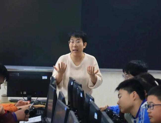 任劳任怨和无怨无悔的区别