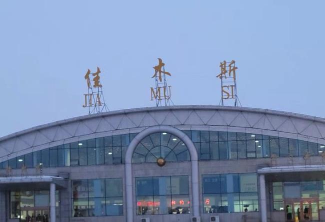 鹤岗有没有机场