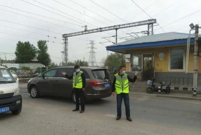 为什么过铁路道口不能超车