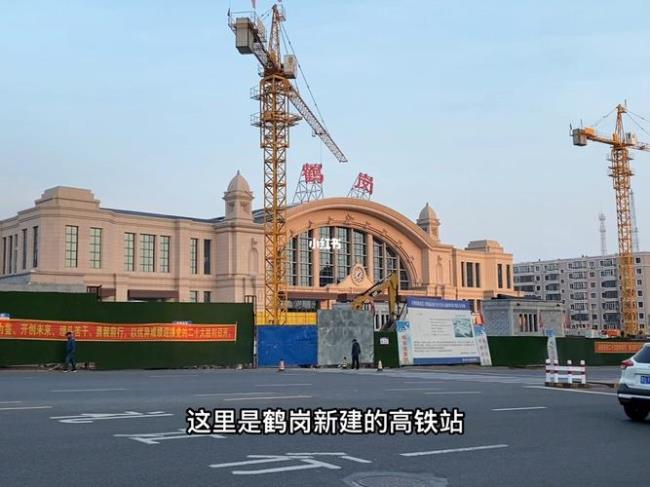 鹤岗在哈尔滨什么位置