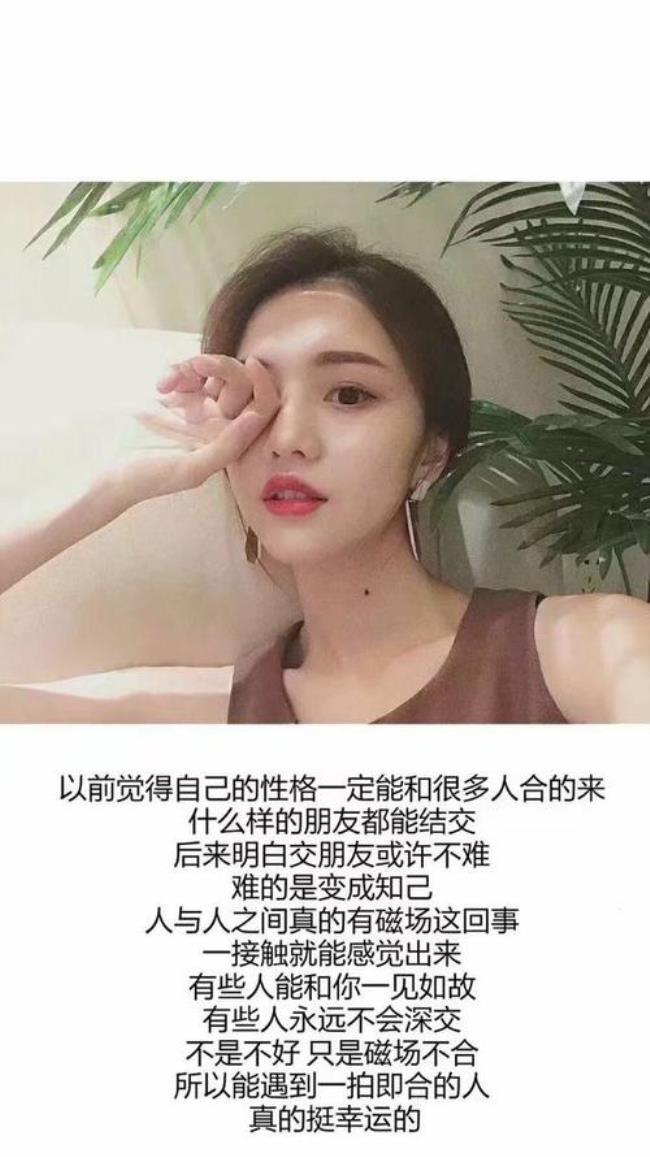 一个人不爱笑是什么原因