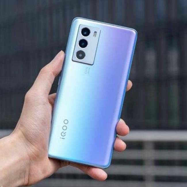 iqooneo5s有耳机孔吗