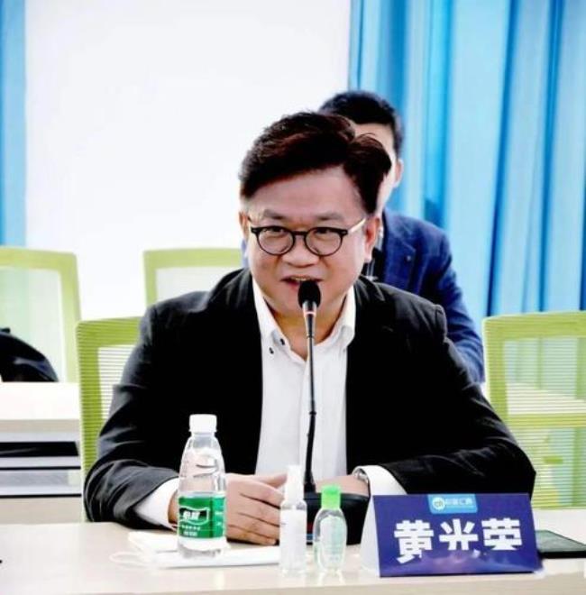 欧普康视创始人