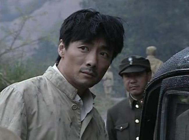 潜伏祖峰第几集出场