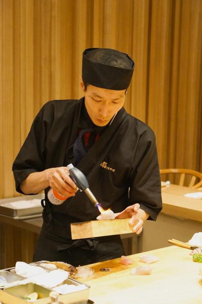 鹰巢厨师看人打饭是第几集