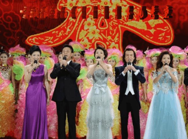 2012年春晚女主持人