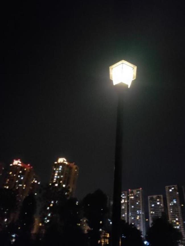 当夜幕降临孤独开始陪伴原唱