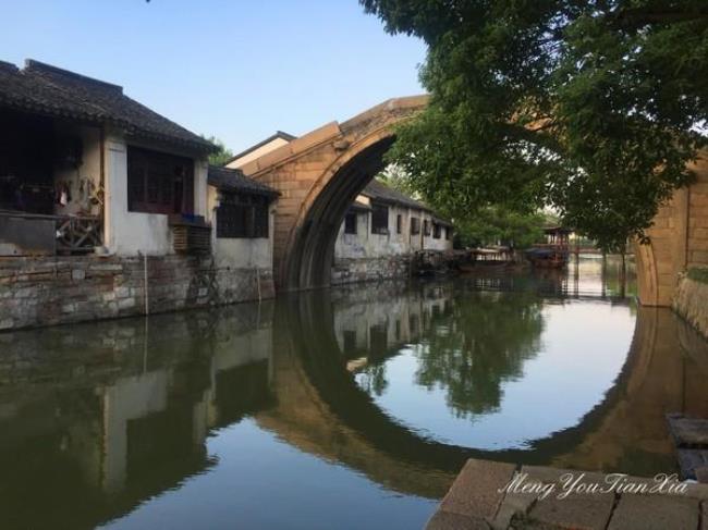 倚楼听风雨什么意思