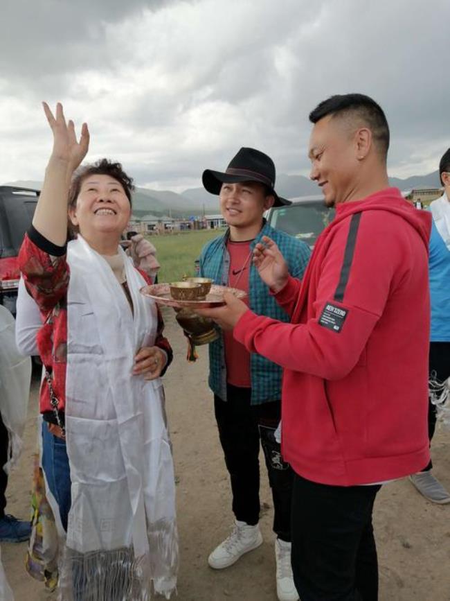 藏族同胞有哪些待客礼仪
