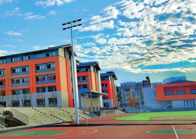 北大附中新馨学校好进吗
