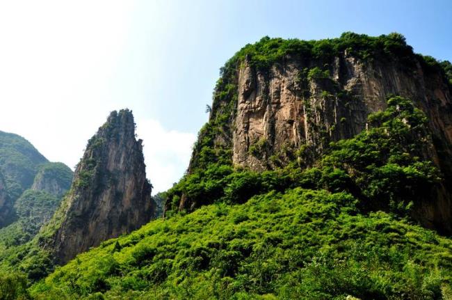高的是山峻的是岭表达了啥