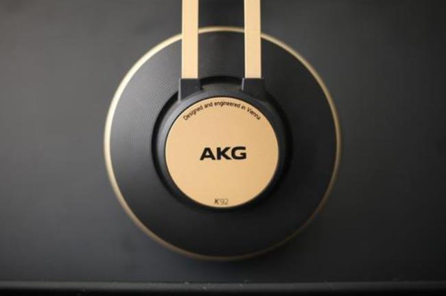 akg耳机有电流声