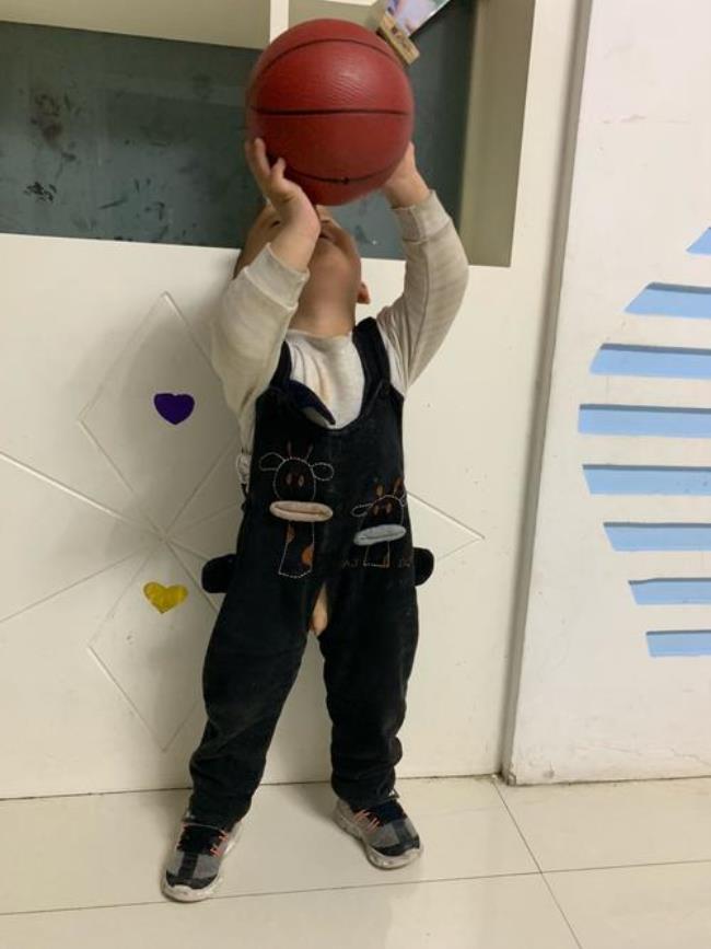 3岁的小孩适合每天打球吗