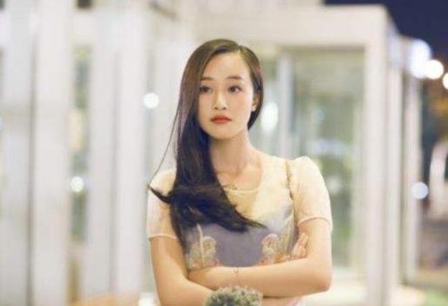 少帅中丫鬟小嫚的扮演者