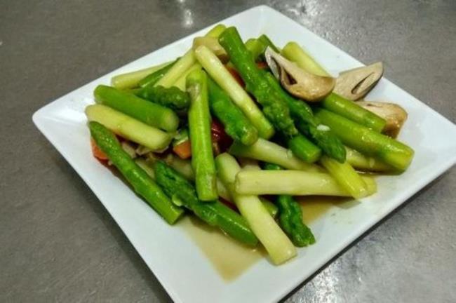 芦笋烧鸭的做法大全