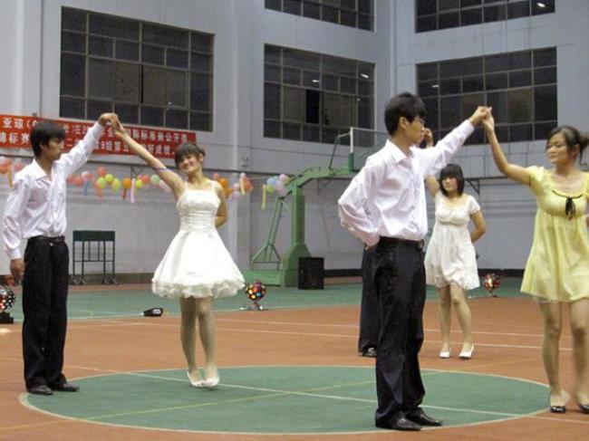 大学交际舞