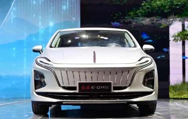 红旗eqm5怎么开热风